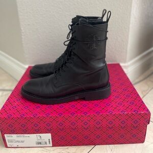 Tory Burch 
DOUBLE T COMBAT BOOT
GLOSSY CALF LEATHER